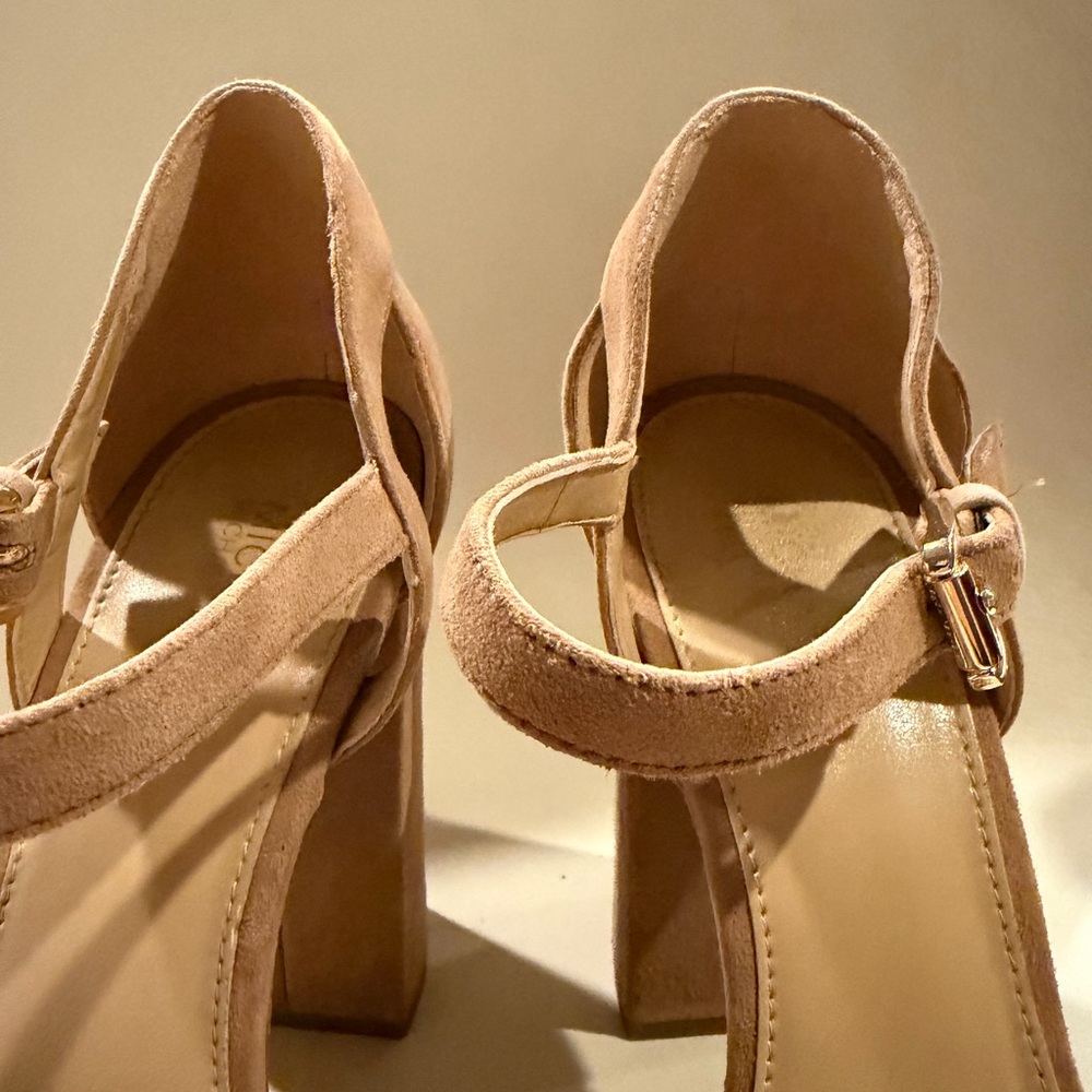 MICHAEL Michael Kors Beige Crisscross Heels - Picture 3 of 11